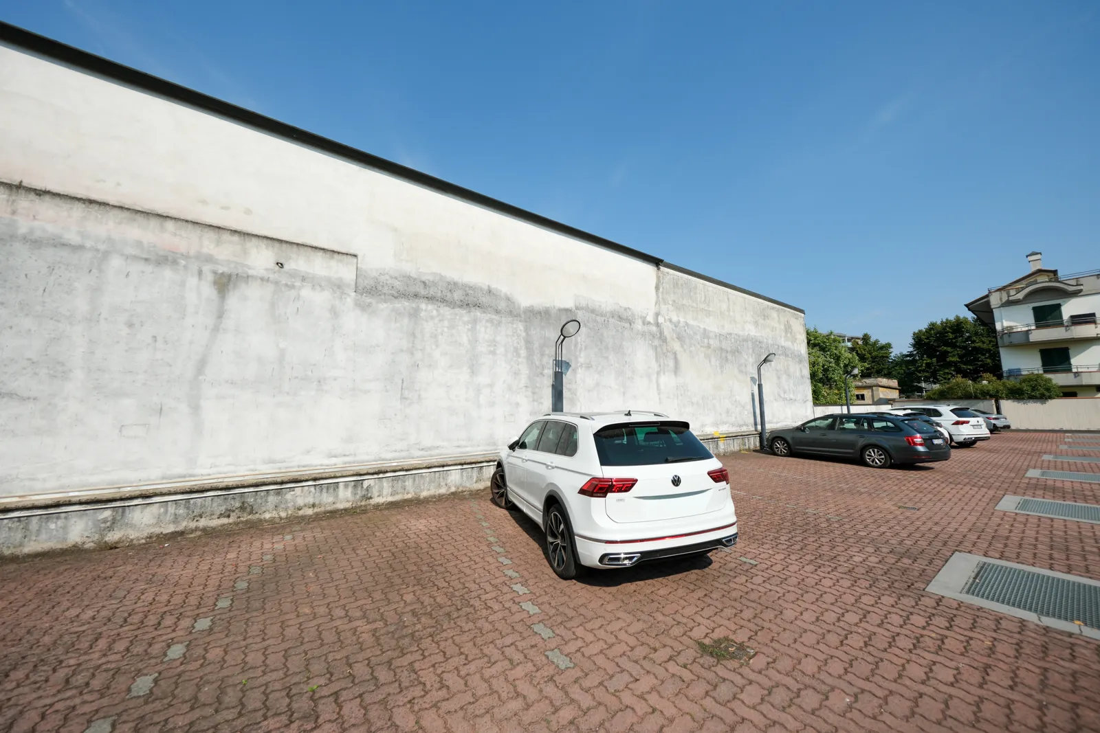n.1 posto auto sub 83