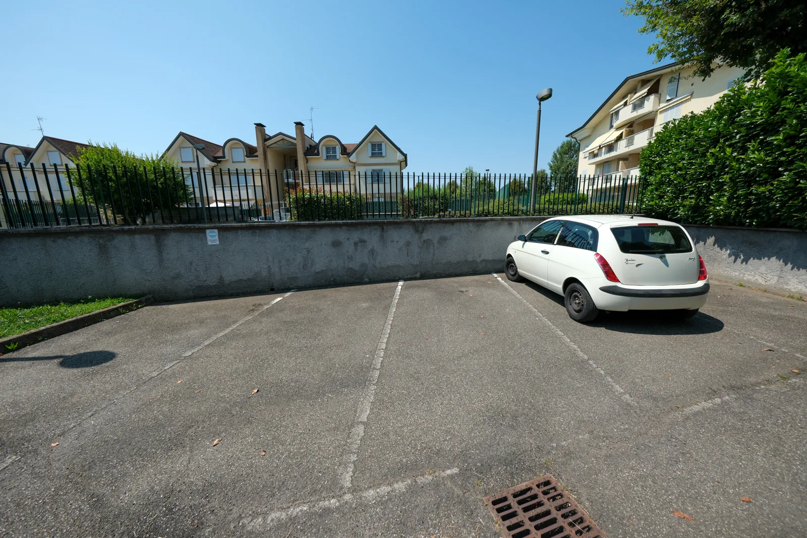 n.2 posti auto sub 4 e 5
