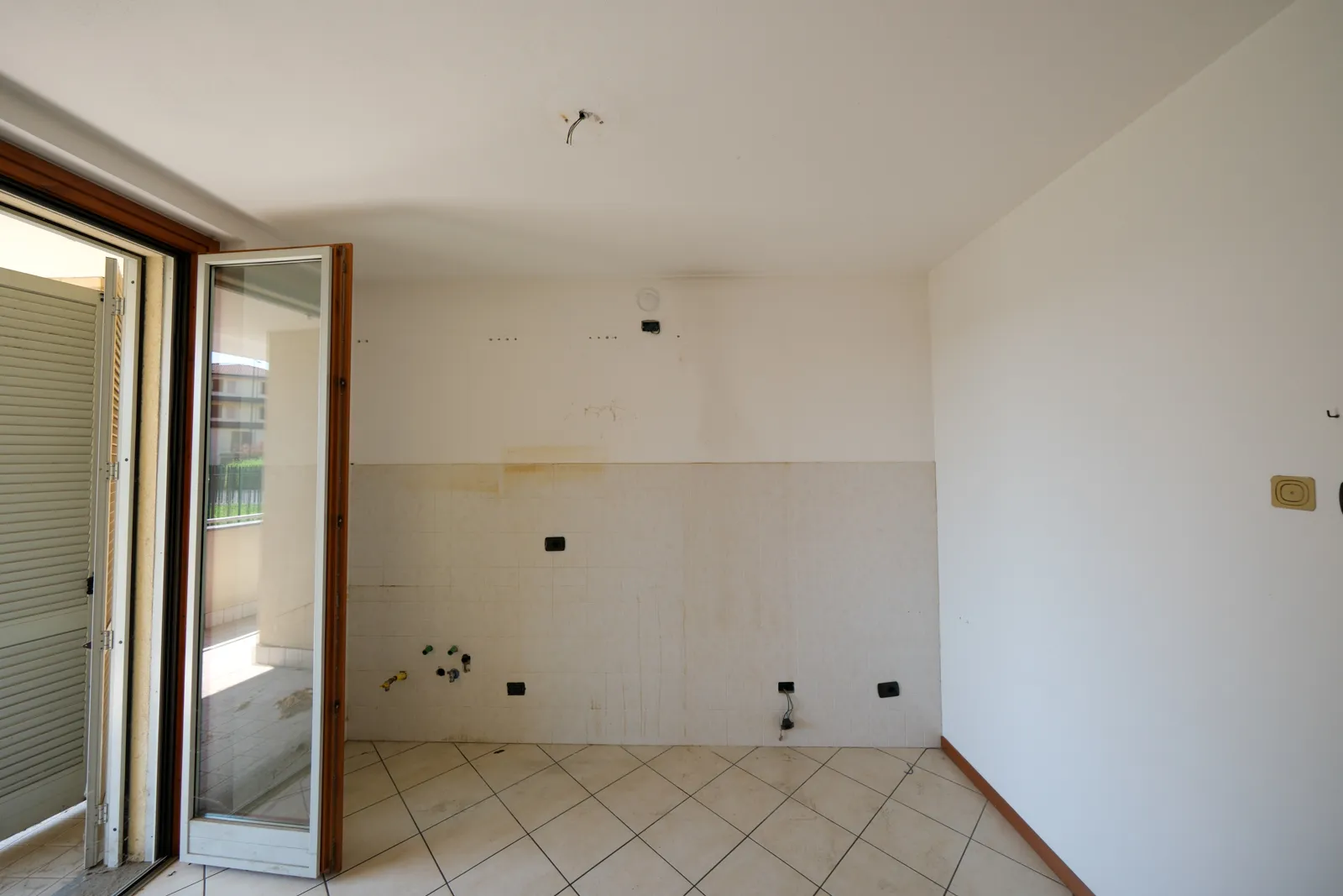 Appartamento con cantina sub 5 e n.2 box sub 1 e 3