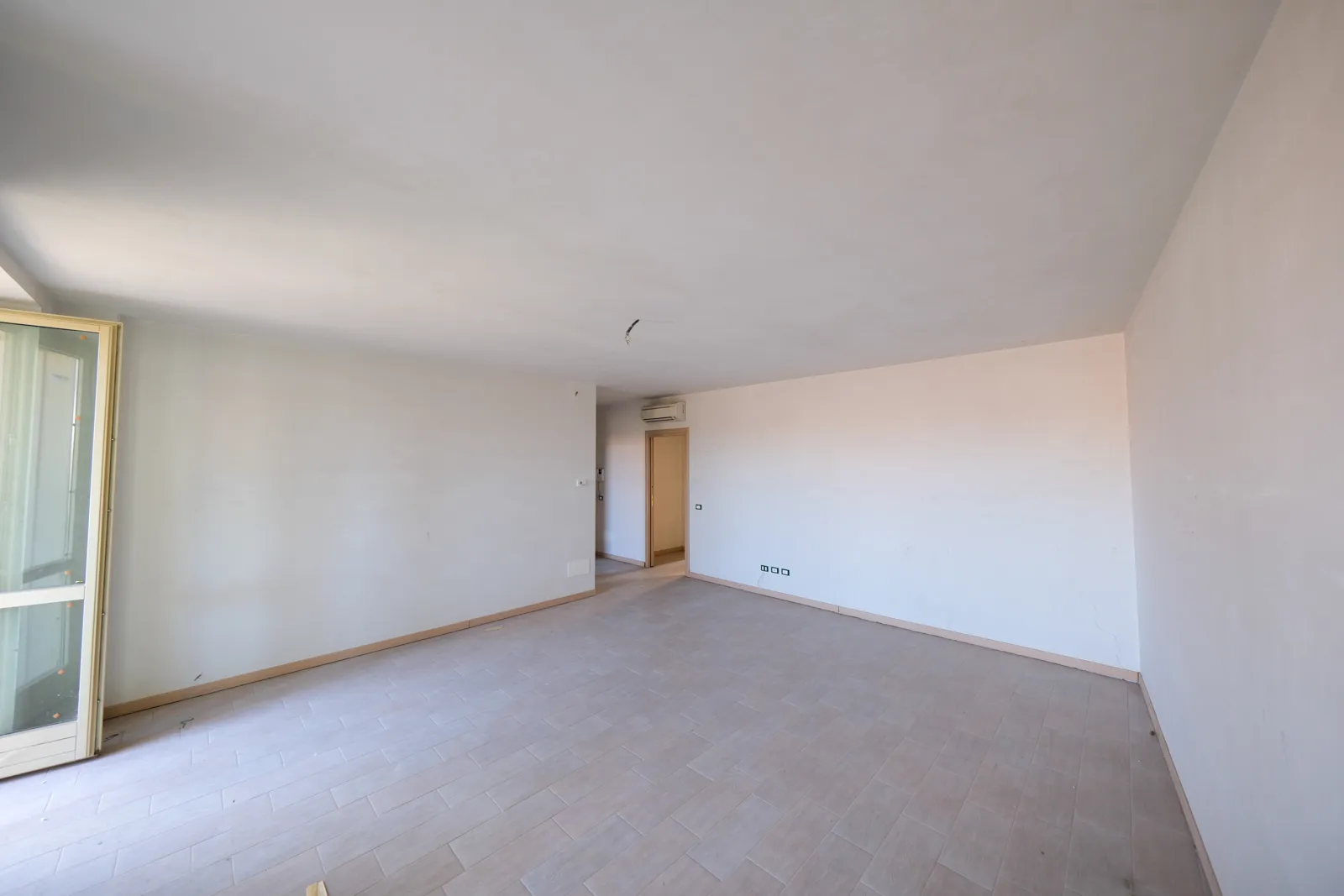Appartamento sub 710 e box sub 728