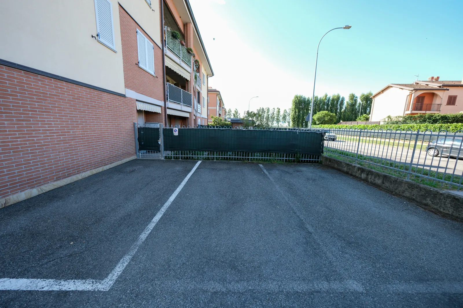 n.2 posti auto sub 31 e 32