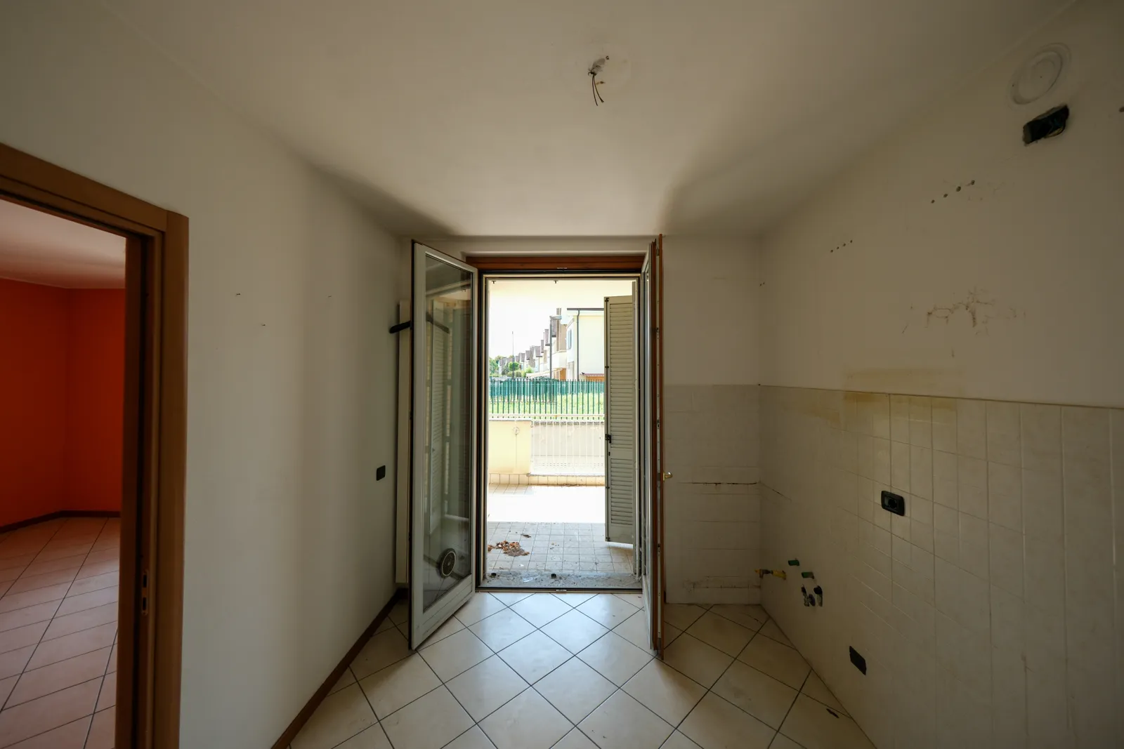 Appartamento con cantina sub 5 e n.2 box sub 1 e 3