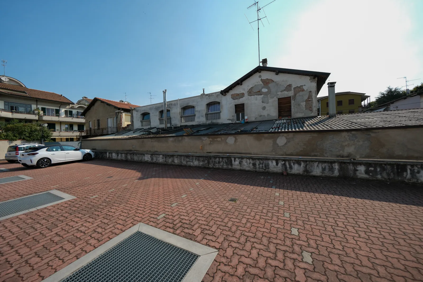 n.1 posto auto sub 102