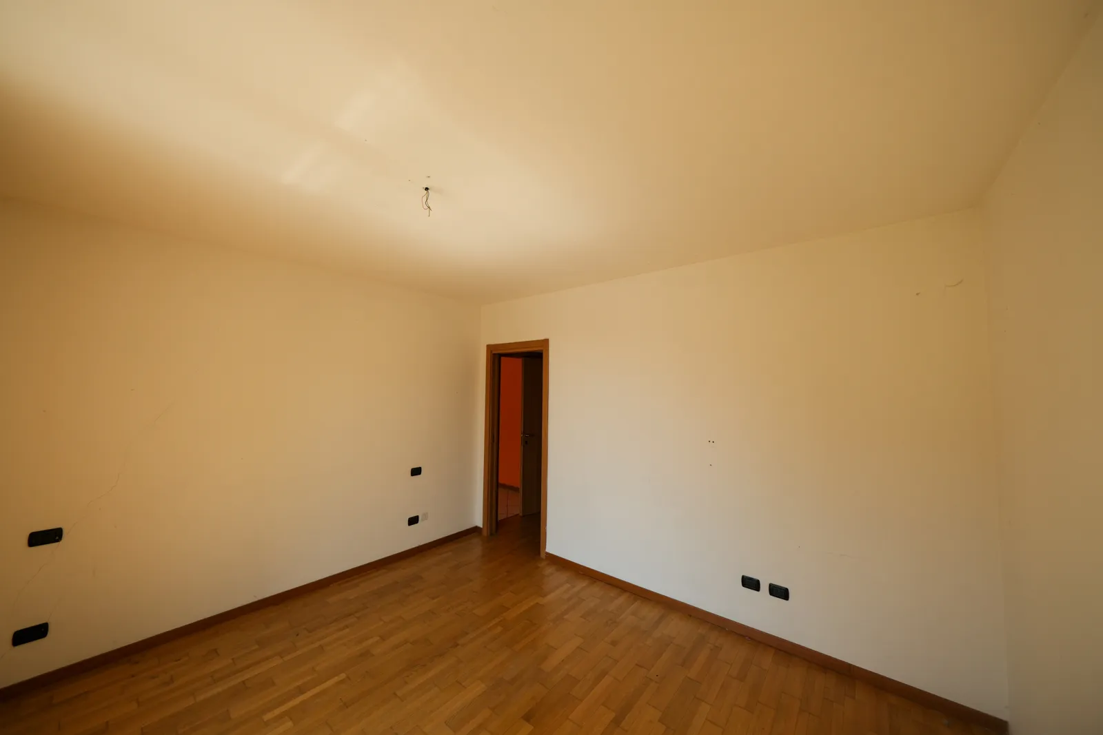 Appartamento con cantina sub 5 e n.2 box sub 1 e 3